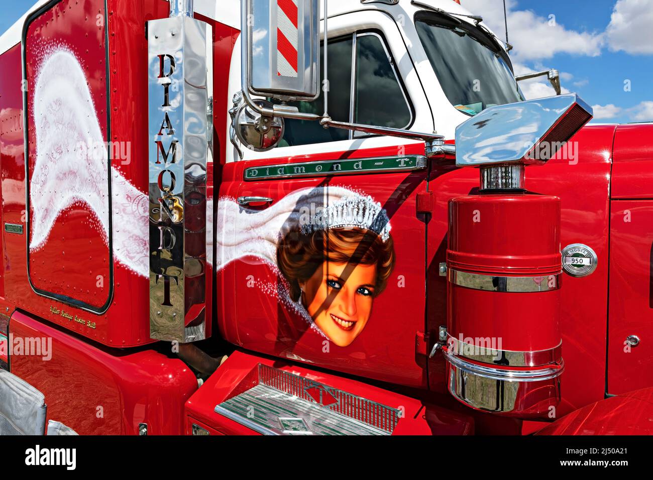 Trucks Australia / Diamond T 950 Semi Truck `s der Goldgräberstadt Clunes aus den 1850er Jahren in Victoria Australia. Stockfoto